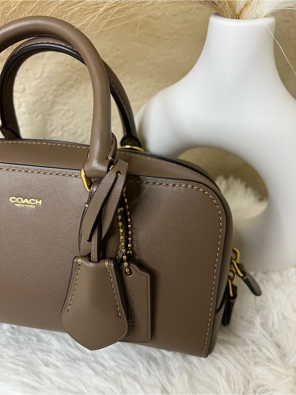 💕EUC Coach💕 Taupe Brown Leather Bag with Gold Hardware - Picture 3 of 11